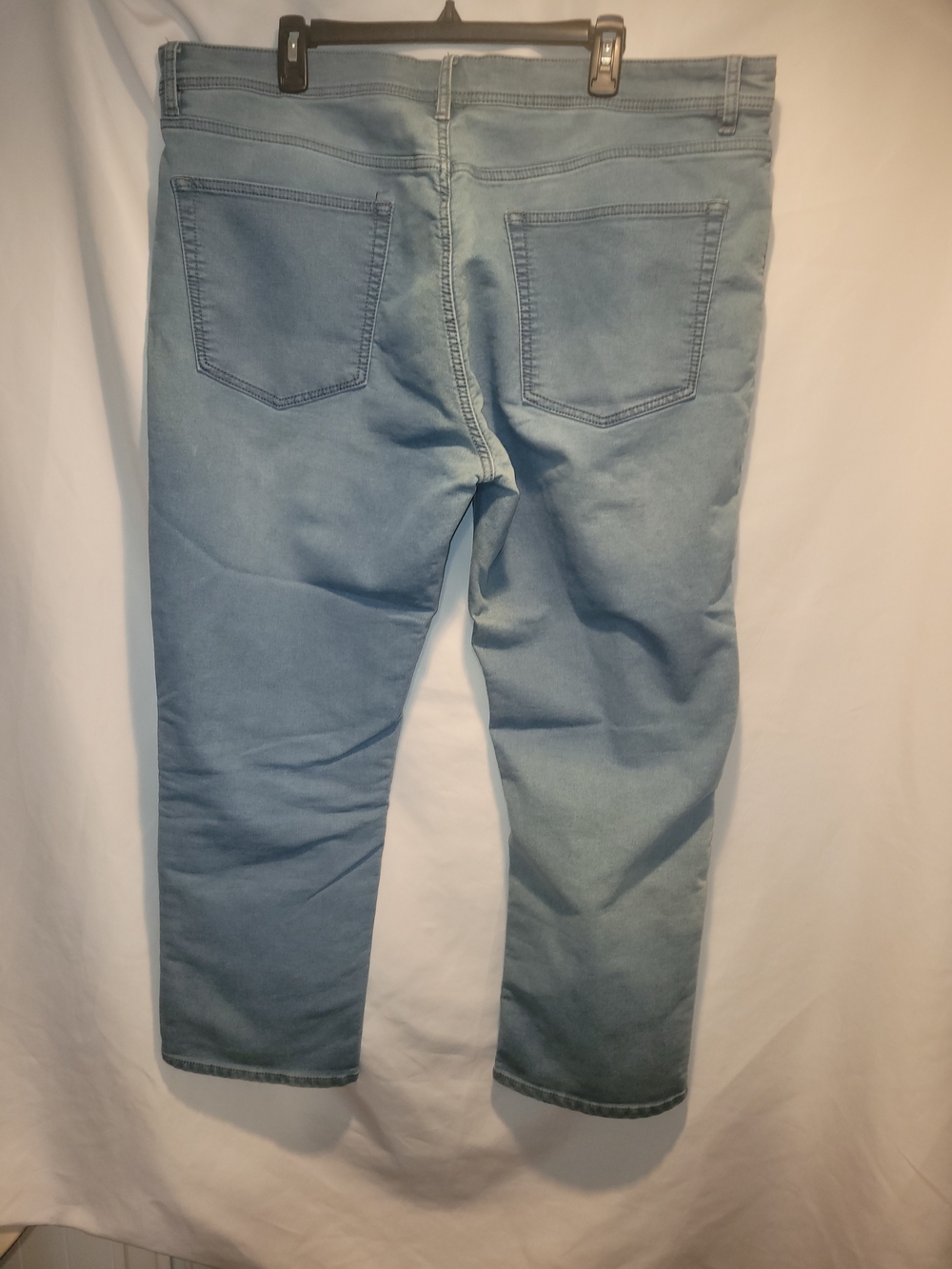 Men's Relaxed Light Blue Jeans - Casual Comfort